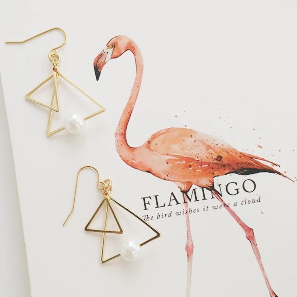 ❤️Gold triangle earrings with pearl.